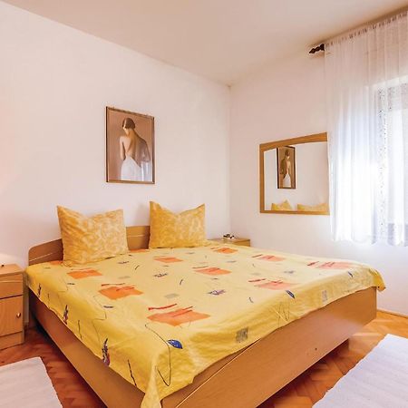 Beautiful Apartment In Novi Vinodolski Exterior photo