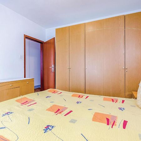 Beautiful Apartment In Novi Vinodolski Exterior photo