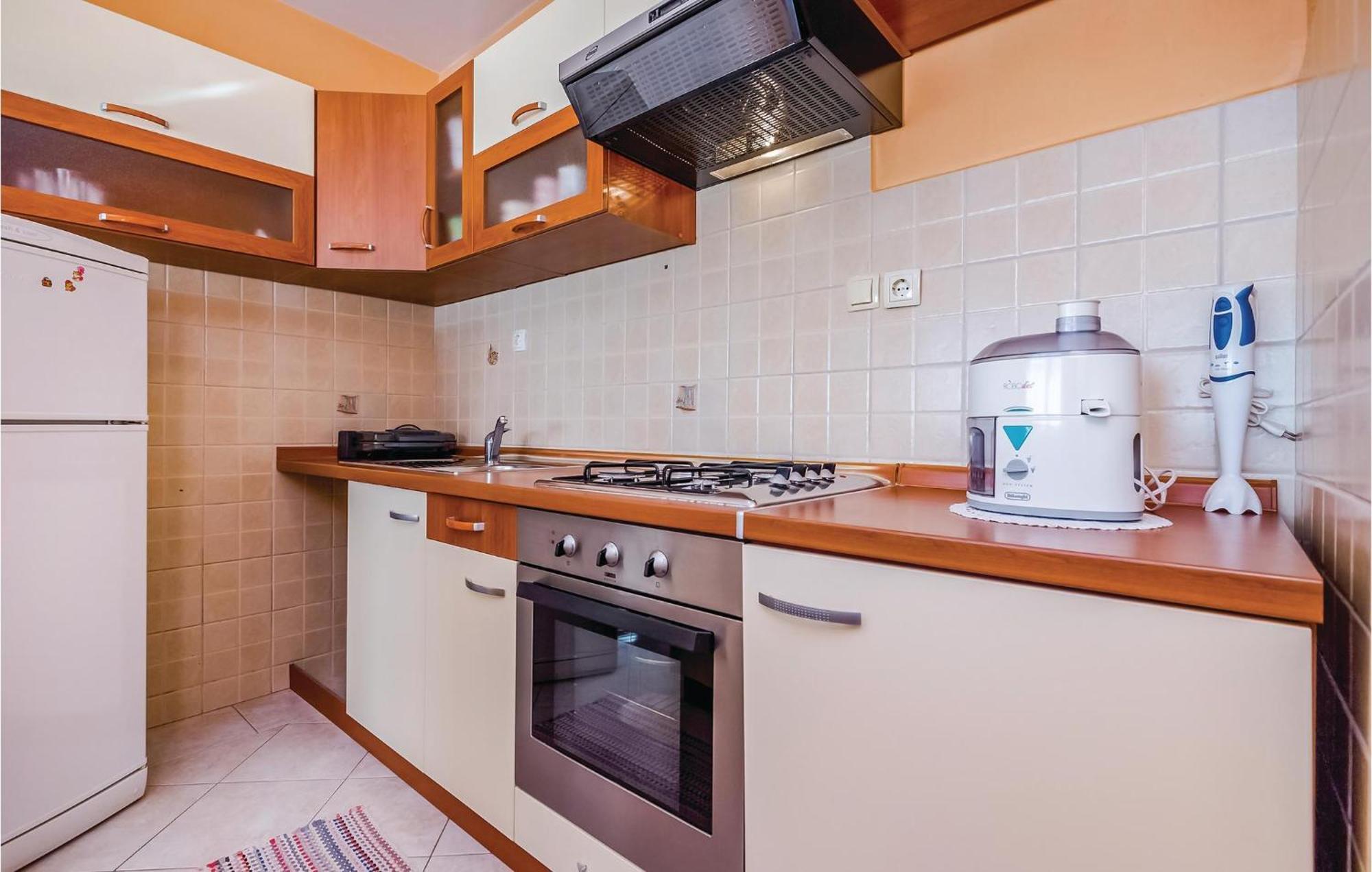 Beautiful Apartment In Novi Vinodolski Exterior photo