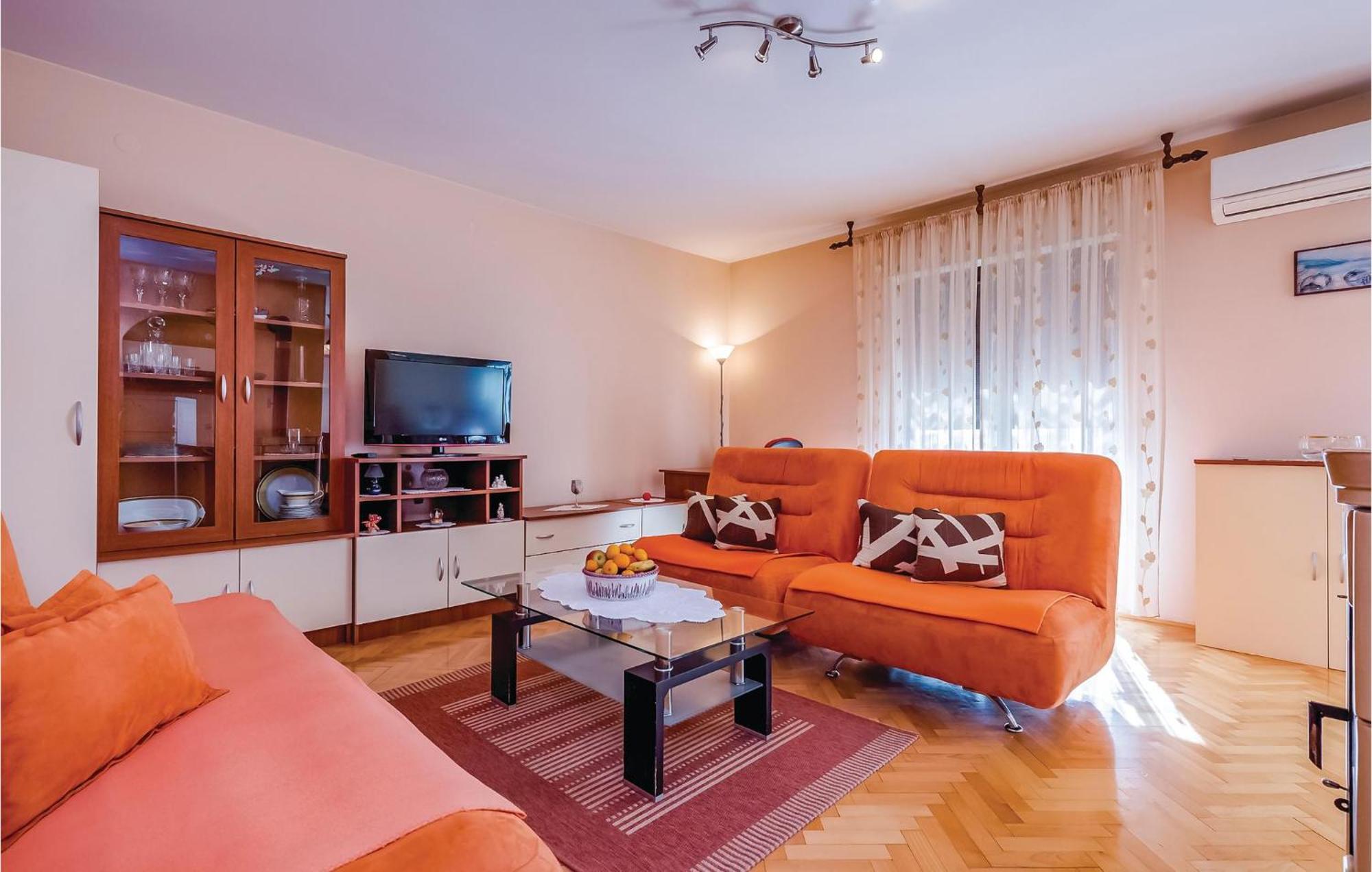 Beautiful Apartment In Novi Vinodolski Exterior photo
