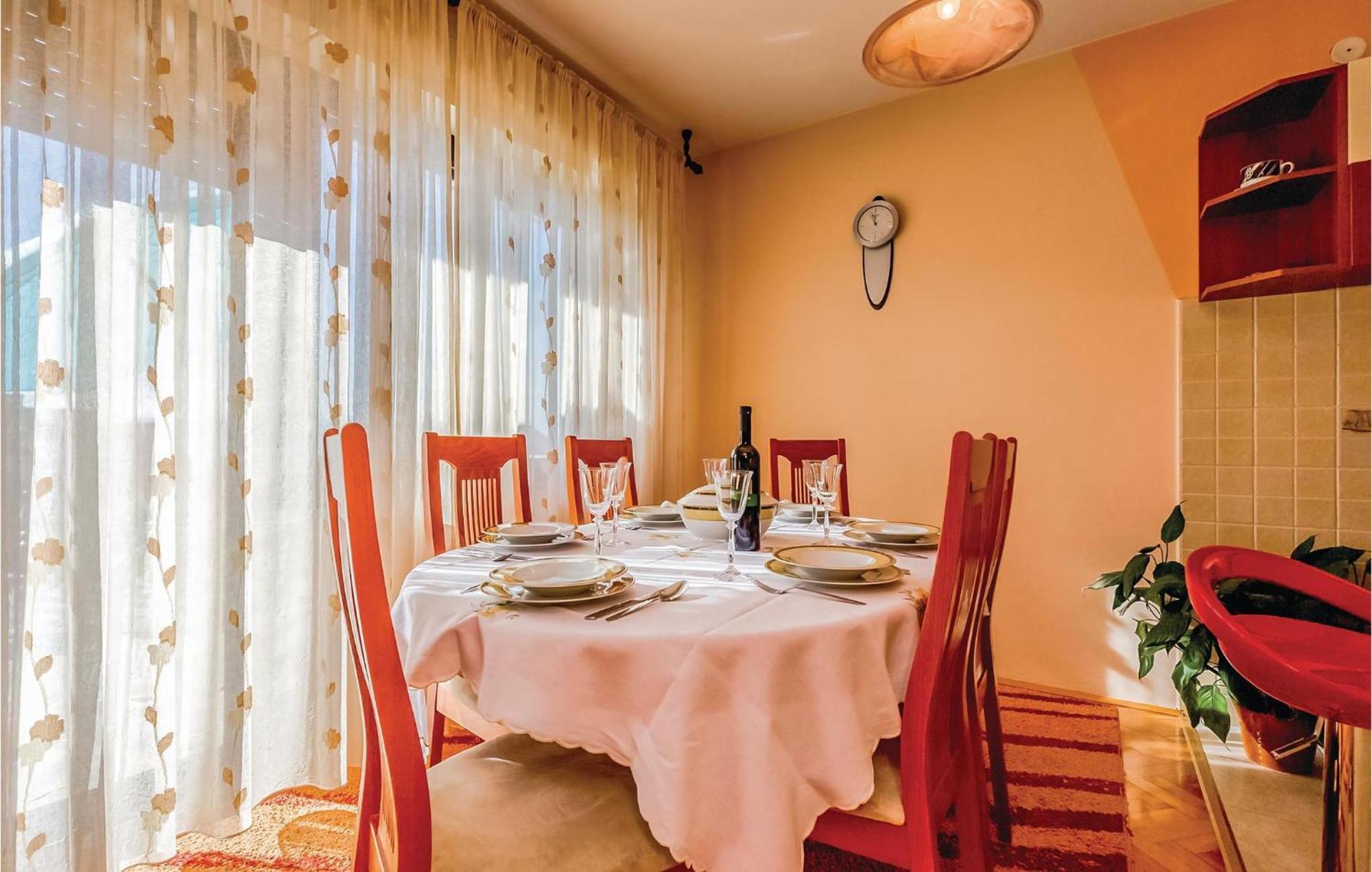 Beautiful Apartment In Novi Vinodolski Exterior photo