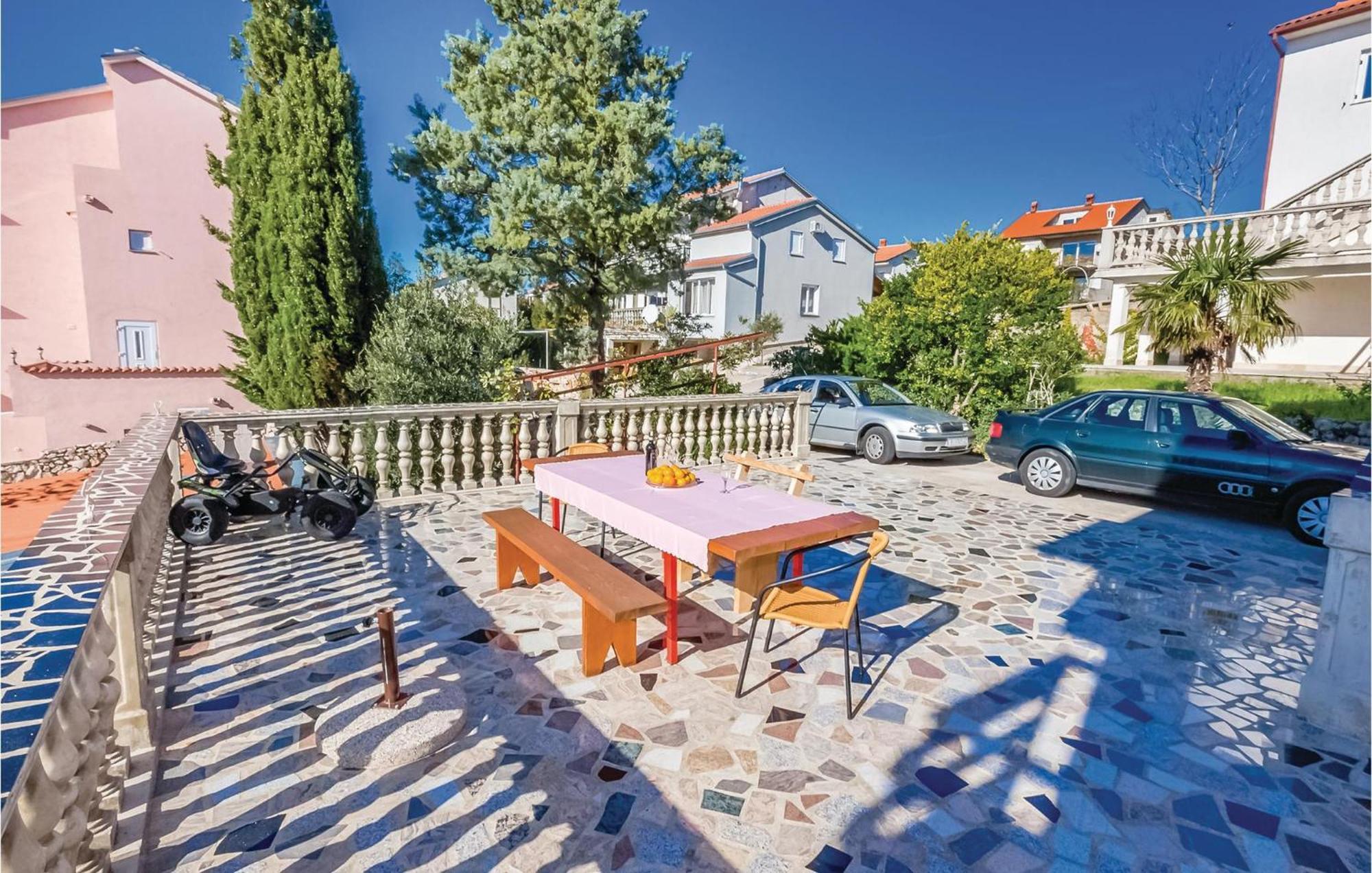 Beautiful Apartment In Novi Vinodolski Exterior photo