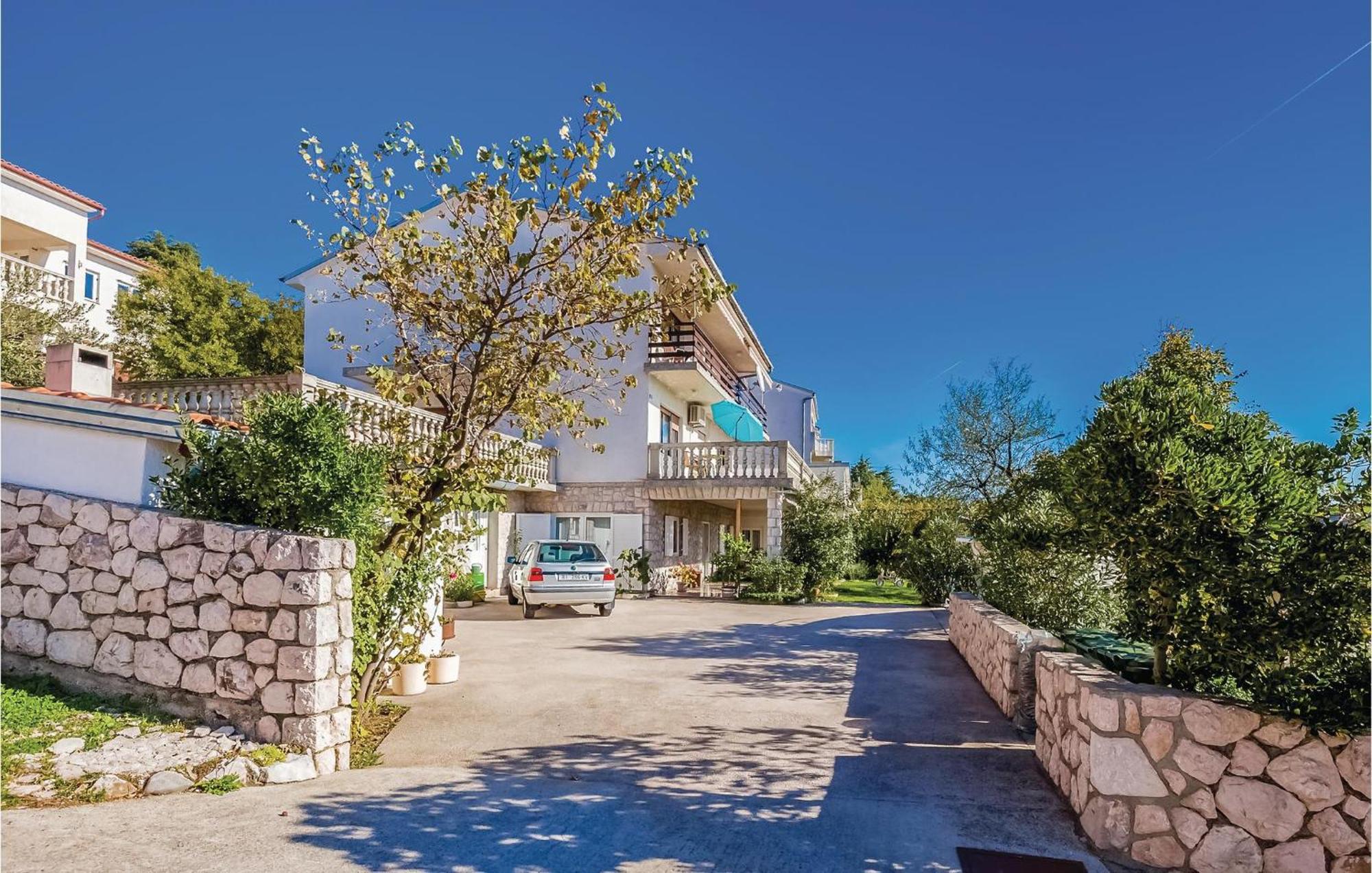 Beautiful Apartment In Novi Vinodolski Exterior photo