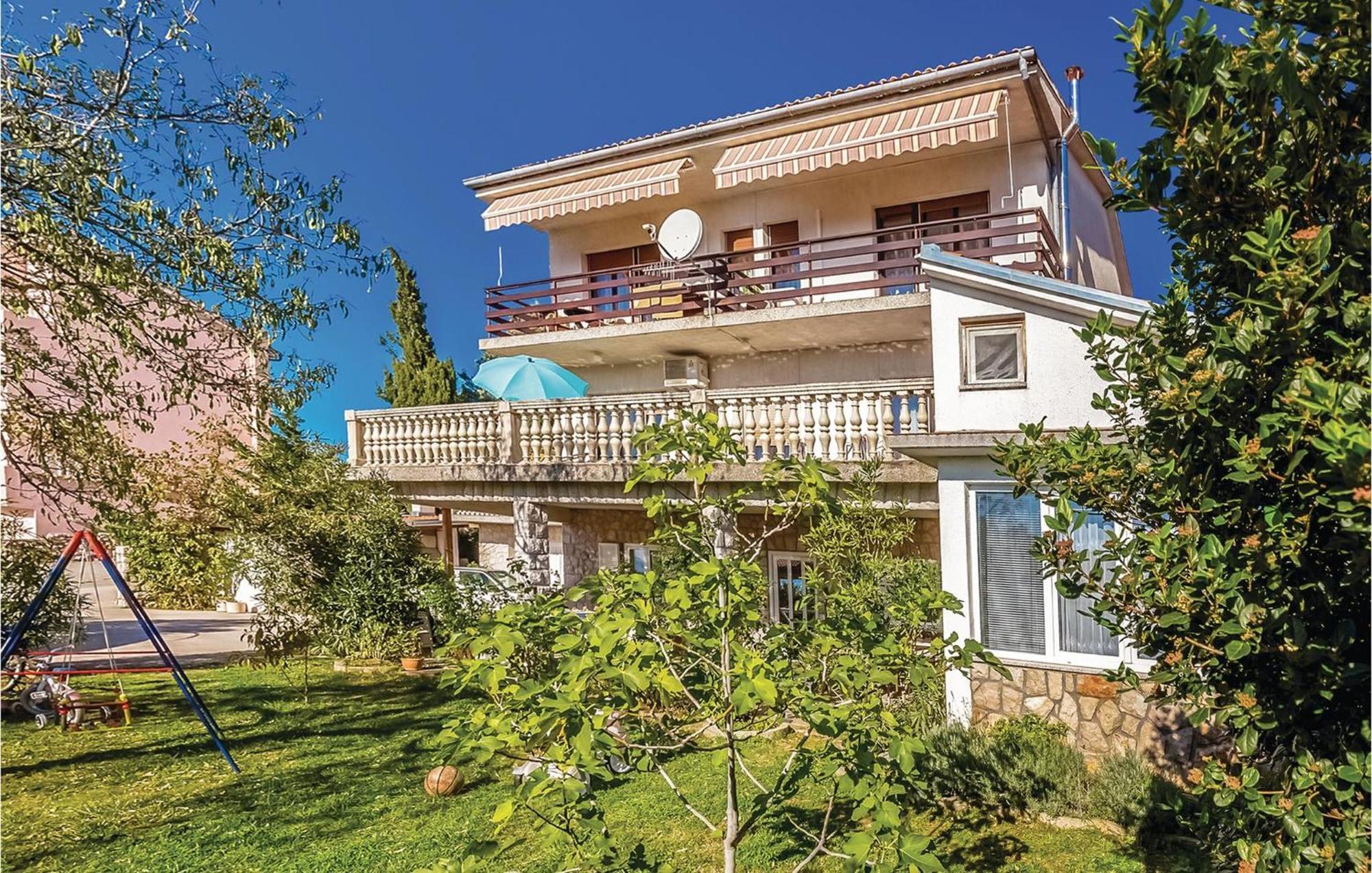 Beautiful Apartment In Novi Vinodolski Exterior photo